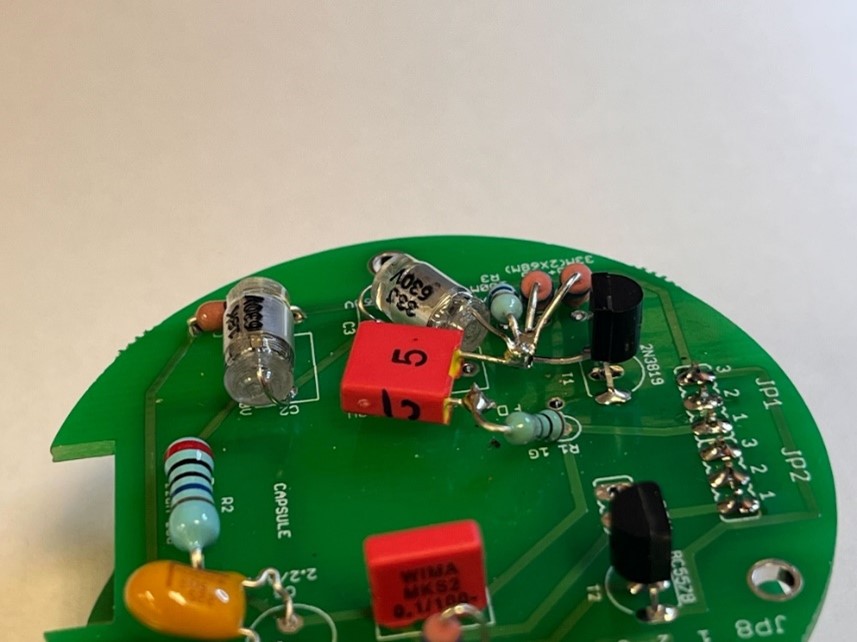 Top PCB with 2N3819 JFET installed, gate pin lifted, high-impedance components (R1 1GΩ, R5 68MΩ, C1 2200pF) mounted on the D-47FET round Top PCB.