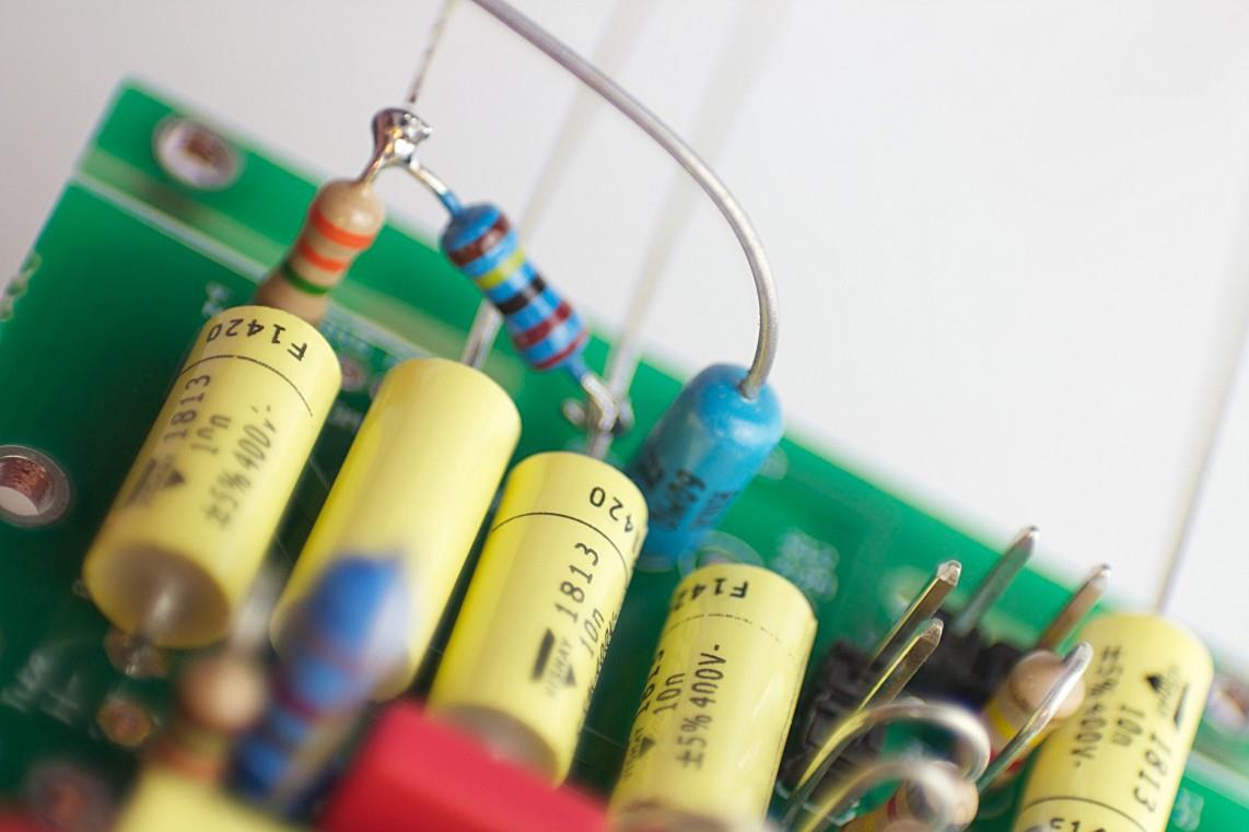 Soldering R13 to C4 and R15 - view 2